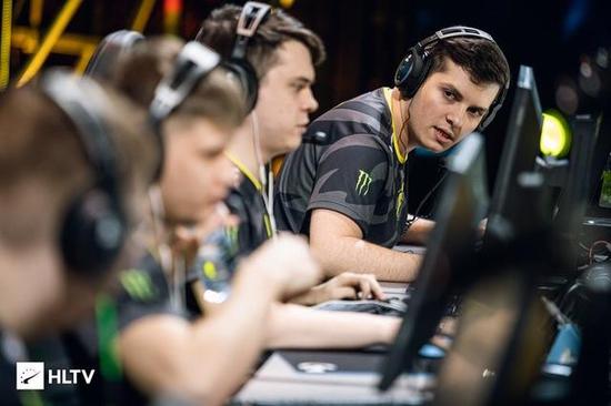 股市崩盘引发投资者恐慌，亏损惨重的背后原因分析